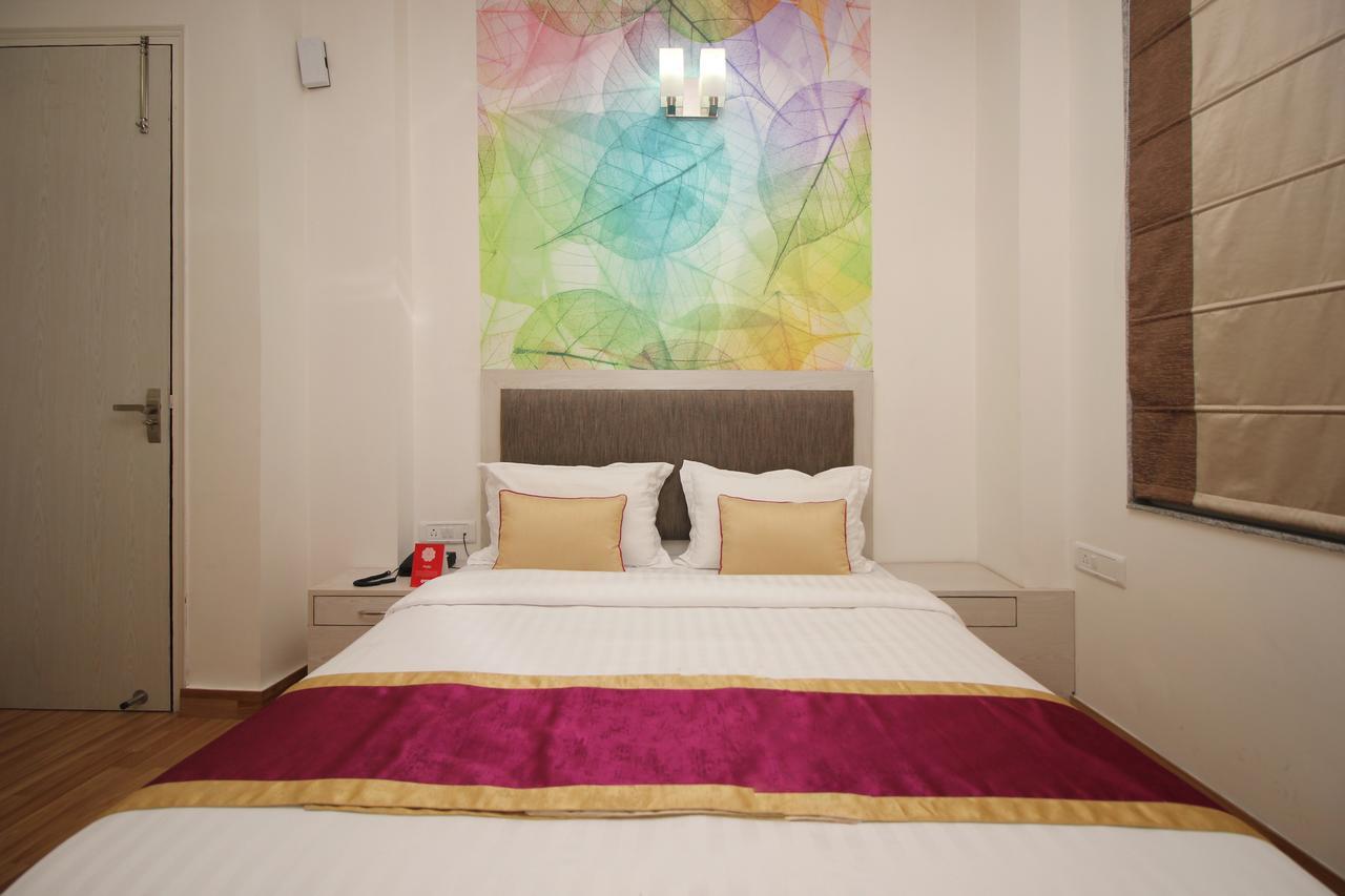 Hotel Nanak Residency Nuova Delhi Esterno foto